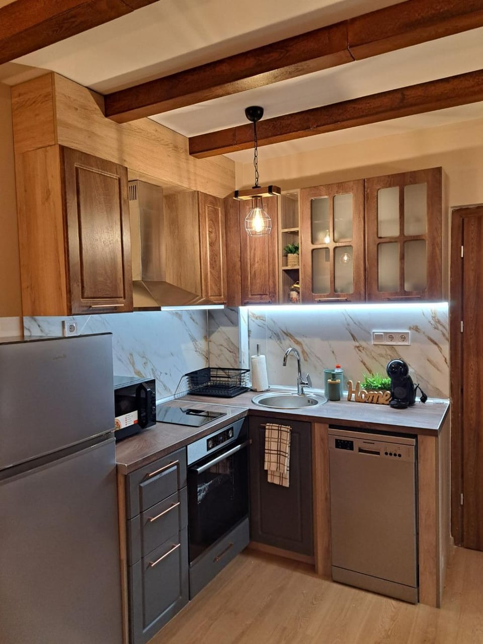 Kitchen or kitchenette, dishwasher, minibar, oven, stove, toaster