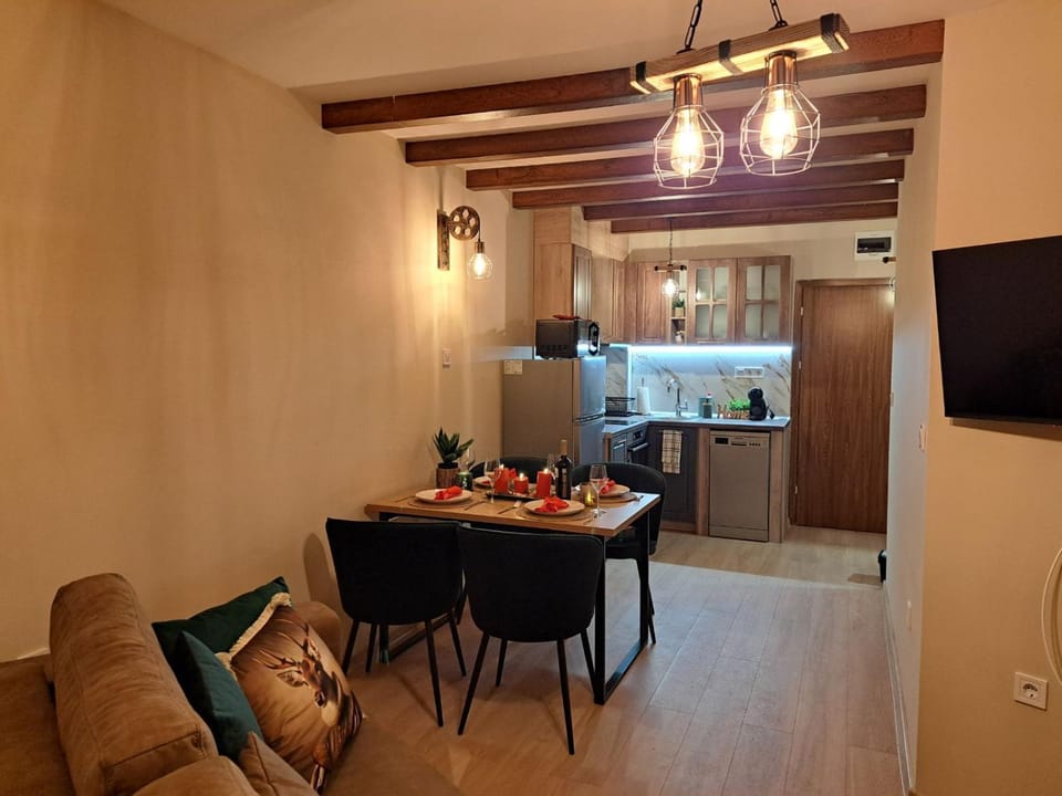 Communal lounge/ TV room, Kitchen or kitchenette, Dining area