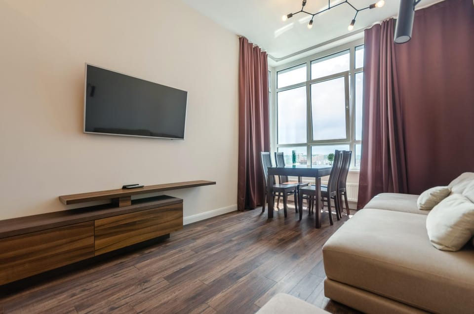 TV and multimedia, Living room, Seating area, Dining area