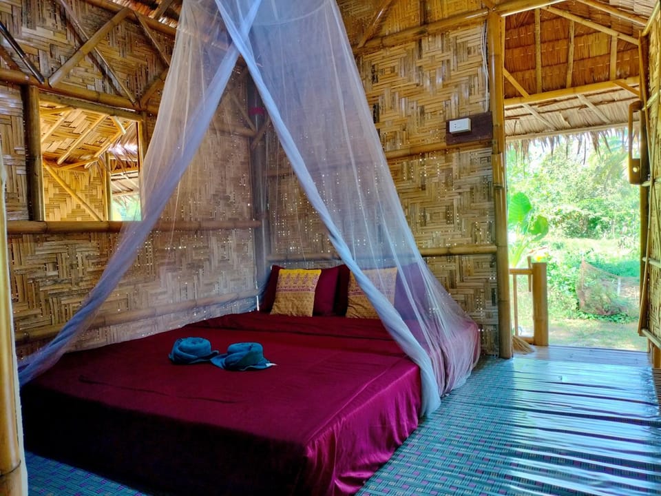 Kohmook Money RUEAN PHAI Chalet in Thailand