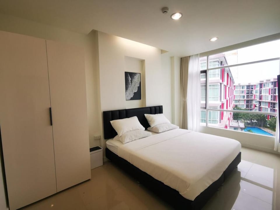 Pattaya Pool View Condo Apartment in Pattaya City