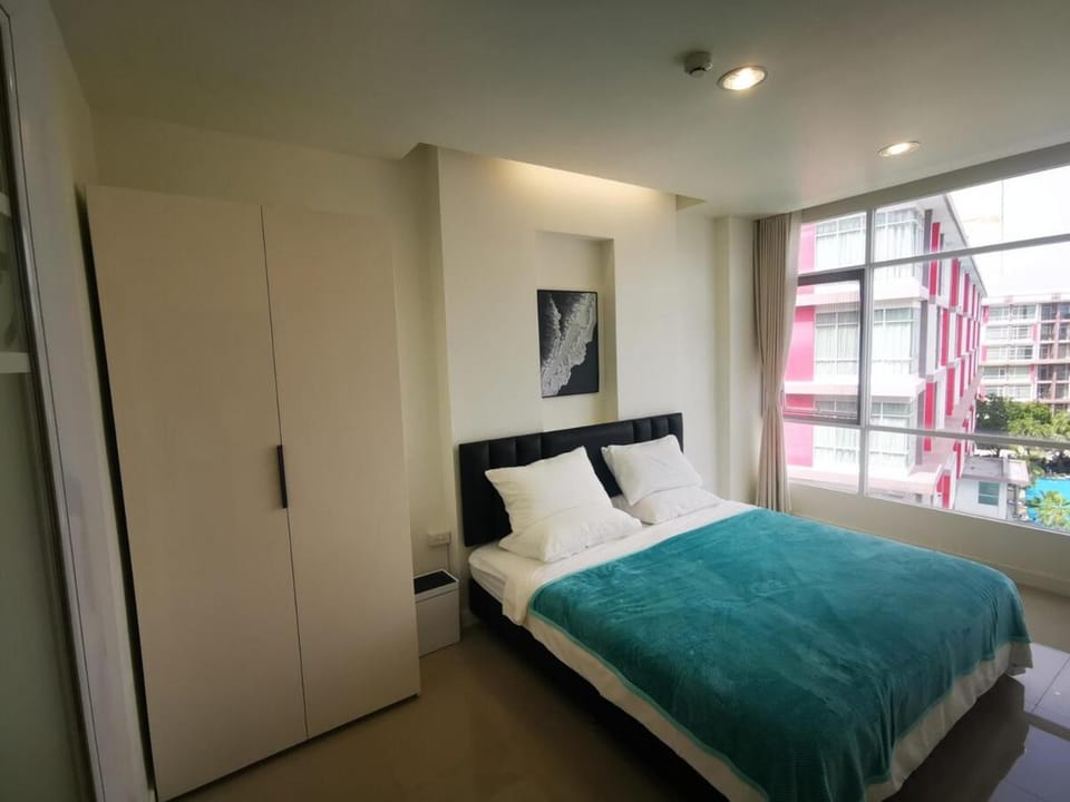 Pattaya Pool View Condo Apartment in Pattaya City