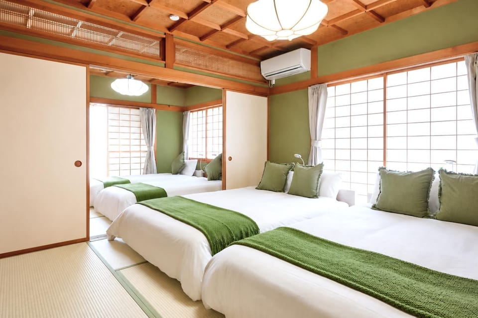 Bed, Photo of the whole room, Bedroom, internet, air conditioner