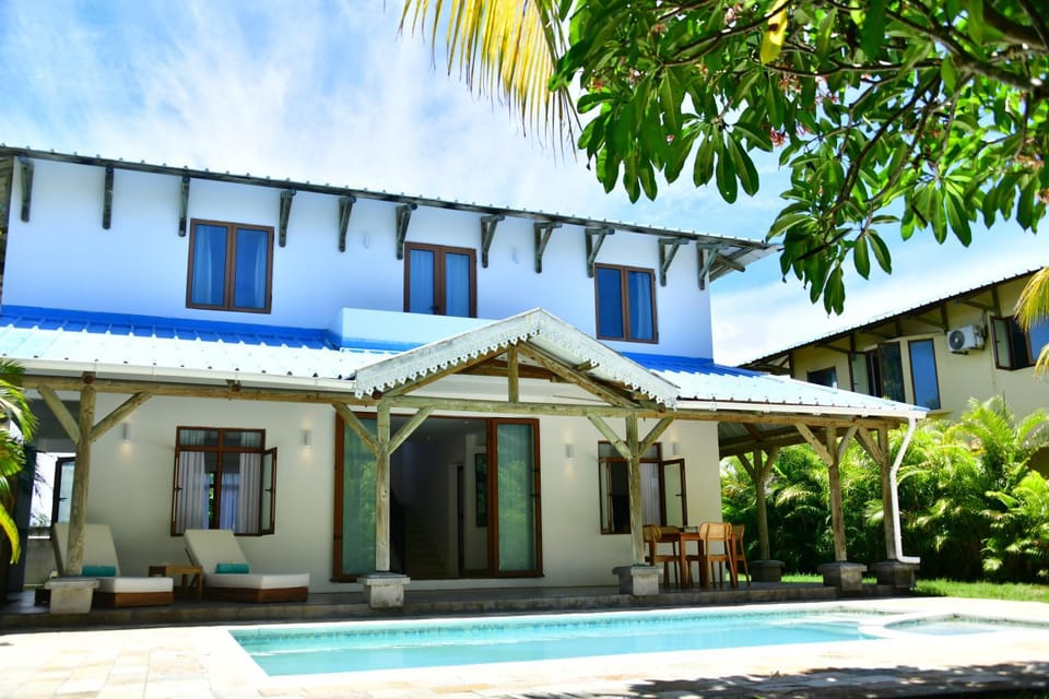 Property building, Pool view, Swimming pool, sunbed