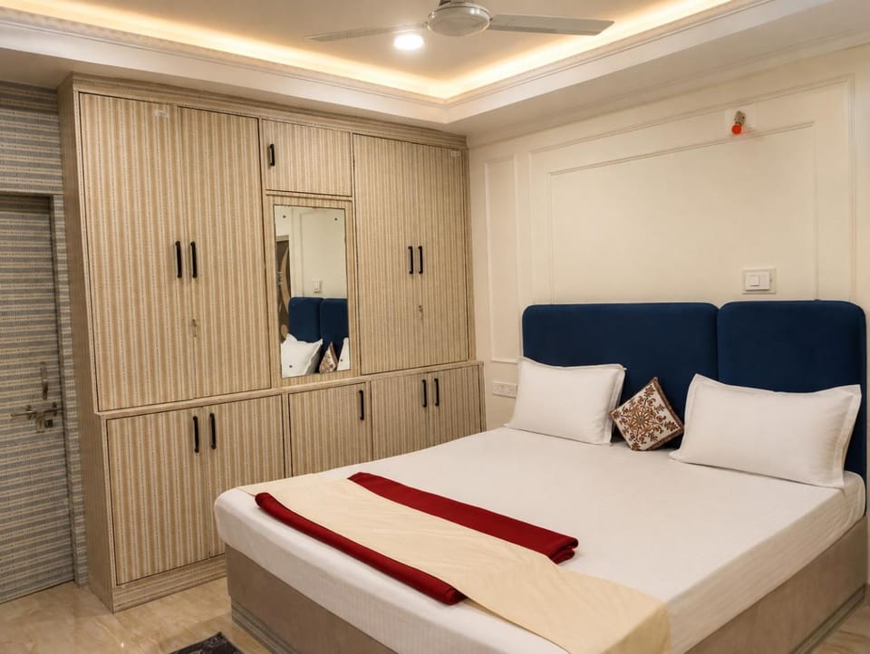Bed, Photo of the whole room, Bedroom, wardrobe