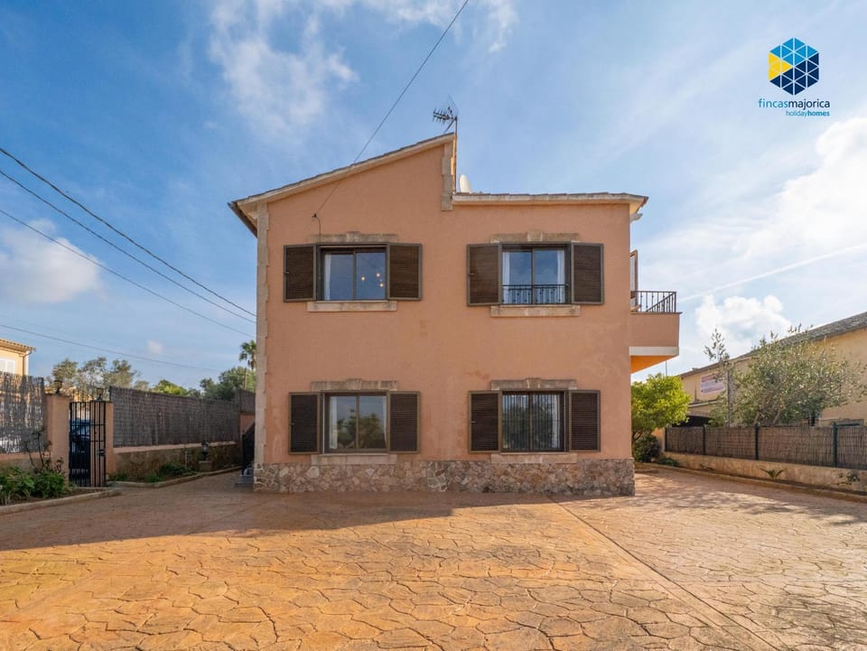 Property building, Facade/entrance, Off site