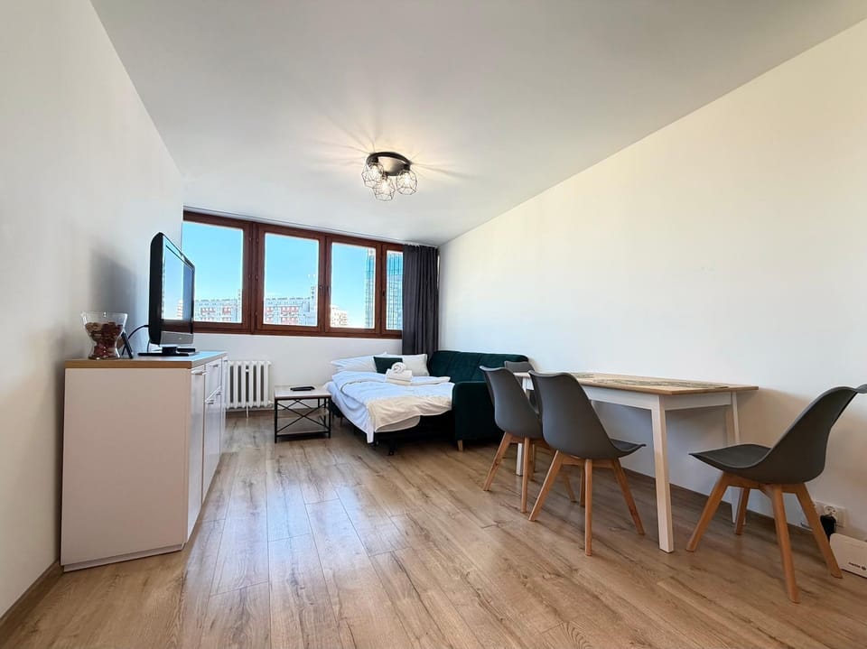 Kitchen or kitchenette, Living room, Seating area, Dining area