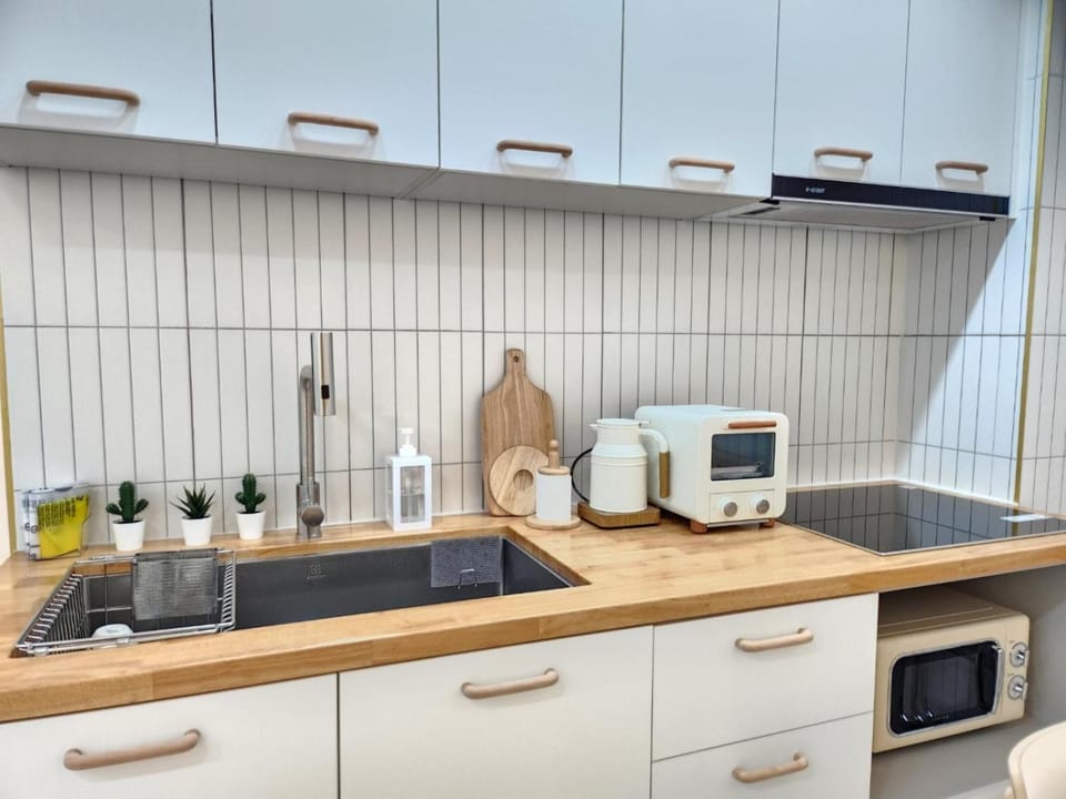 Kitchen or kitchenette