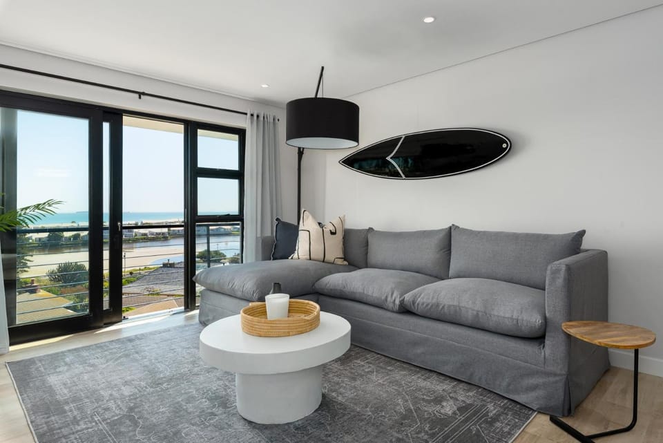 Burmeister Modern 2-Bedroom w/ Views Milnerton Apartment in Cape Town