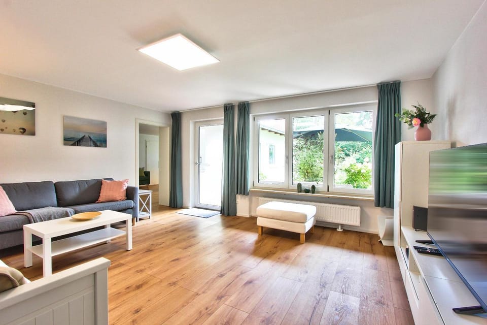 Communal lounge/ TV room, Living room, Bedroom