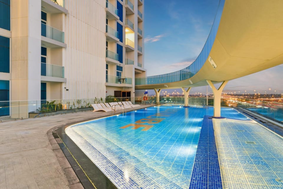 Day, Natural landscape, Swimming pool, Swimming pool, sunbed