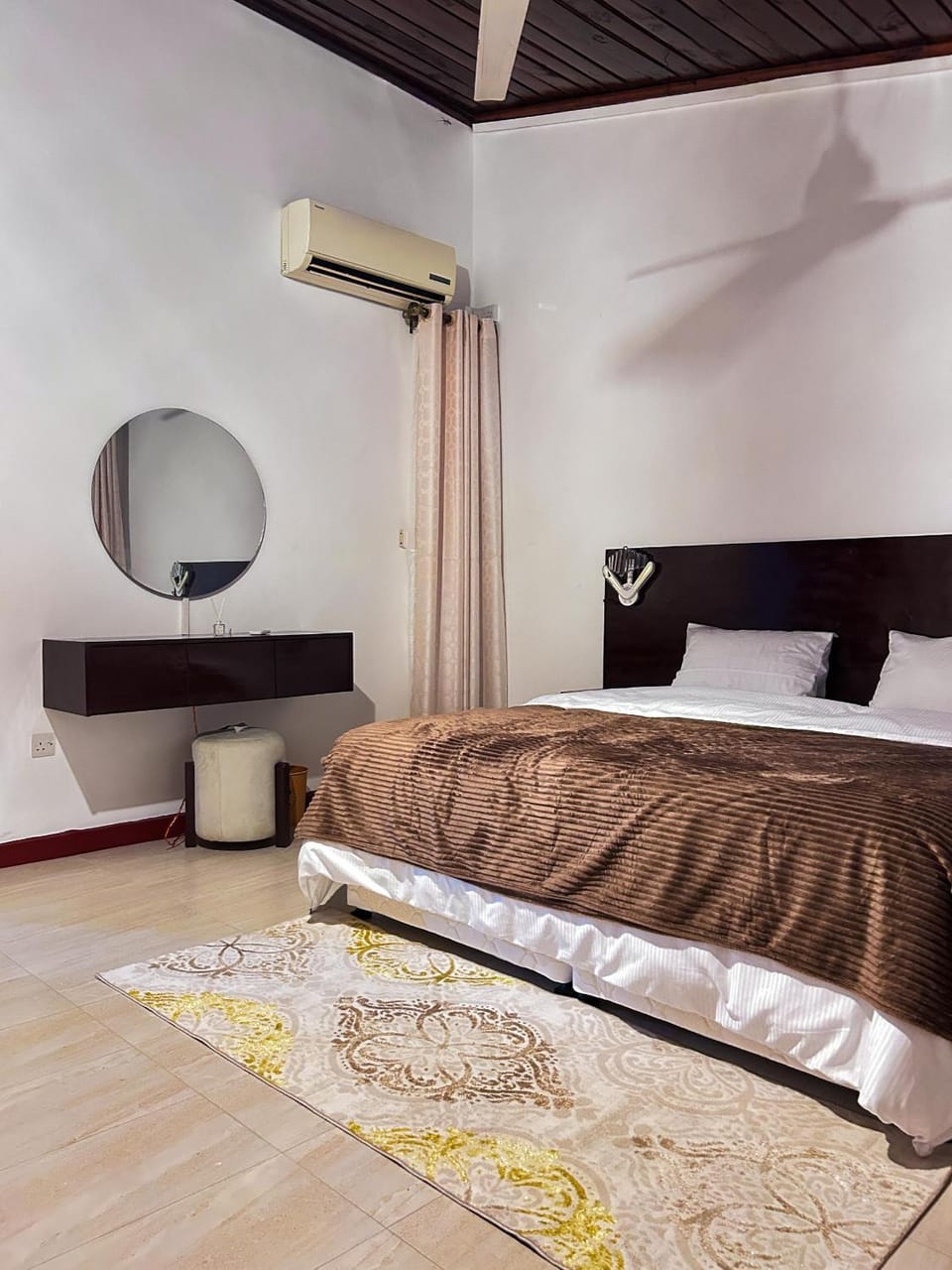 Bed, Bedroom, air conditioner