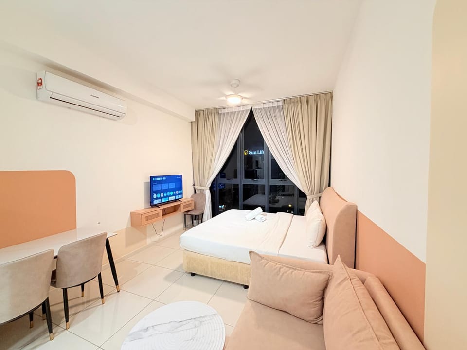 Bed, TV and multimedia, Photo of the whole room, air conditioner