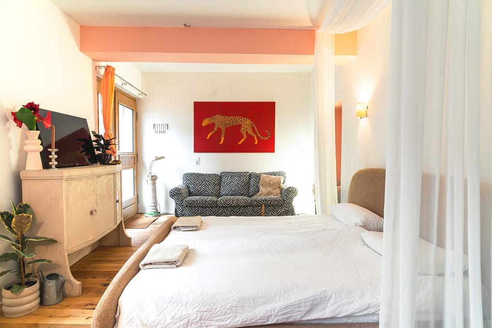 Living room, Photo of the whole room