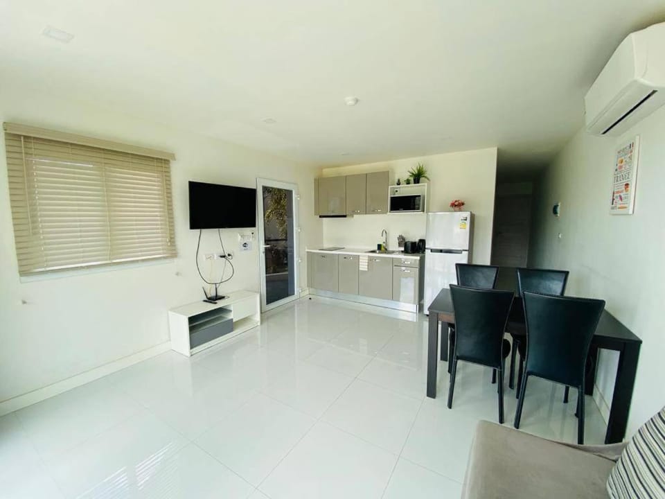 Kitchen or kitchenette, kitchen