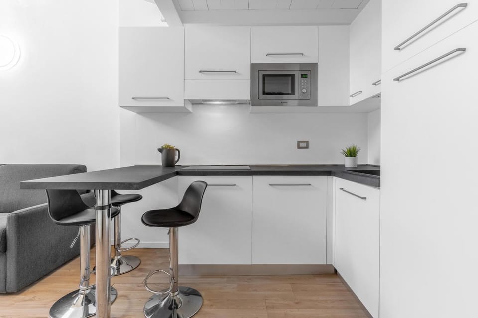 Kitchen or kitchenette, Dining area, stove