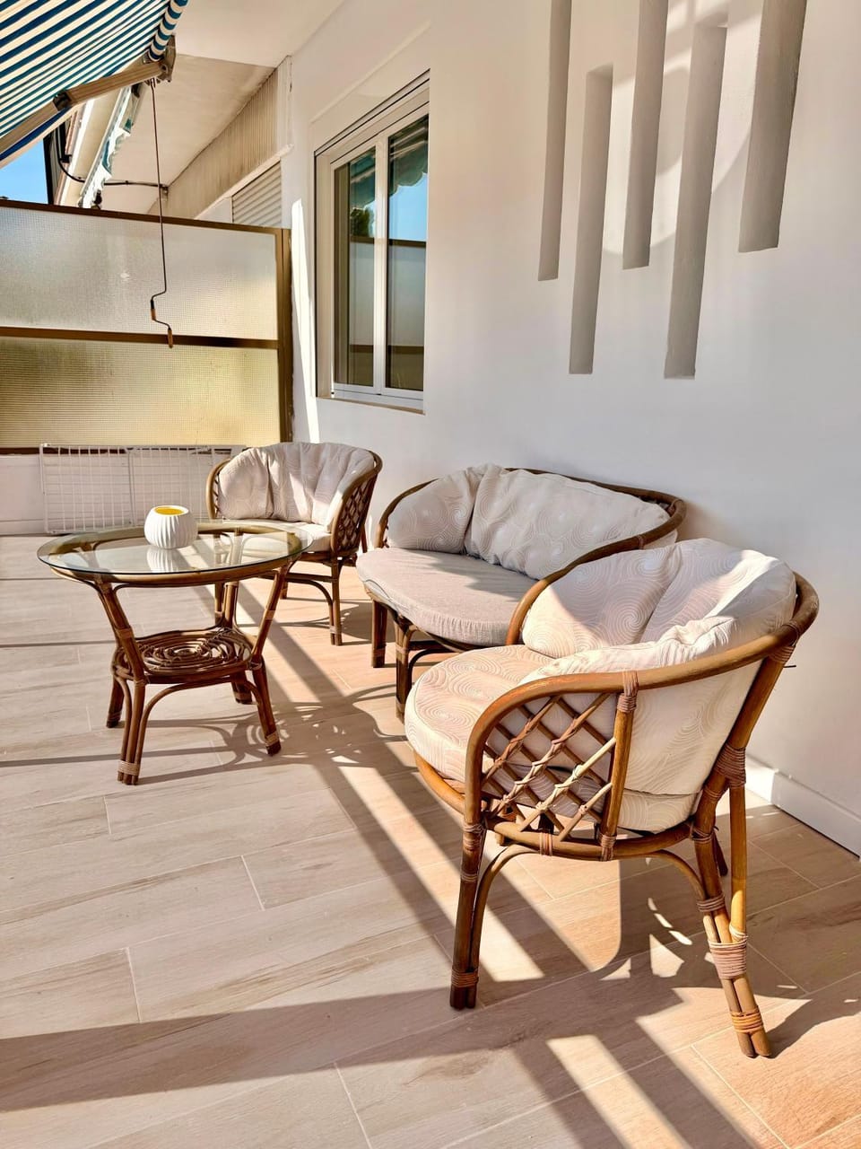 Patio, Day, View (from property/room), Balcony/Terrace, Living room, Seating area, sunbed