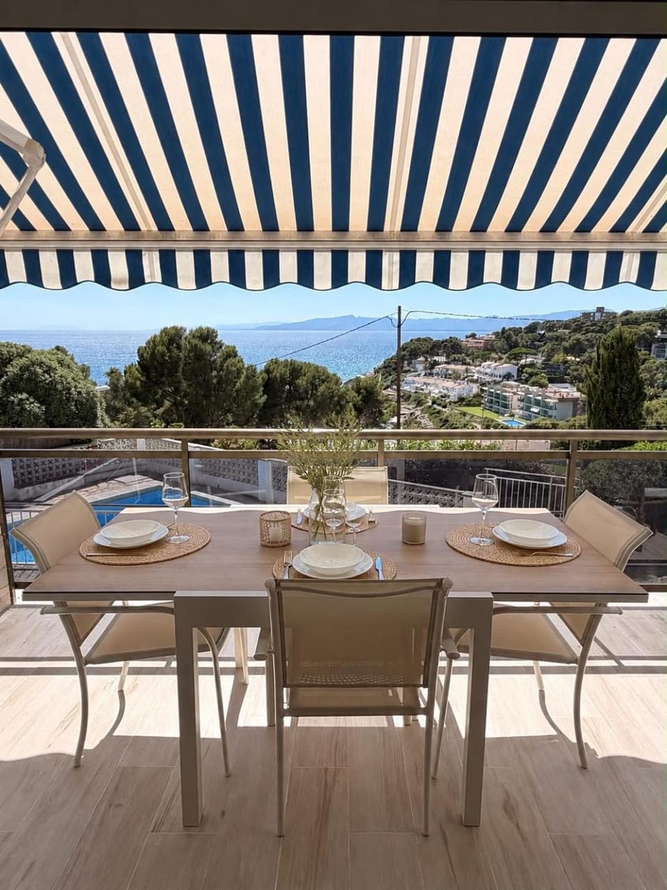 Patio, Day, Natural landscape, View (from property/room), Balcony/Terrace, Dining area, Sea view