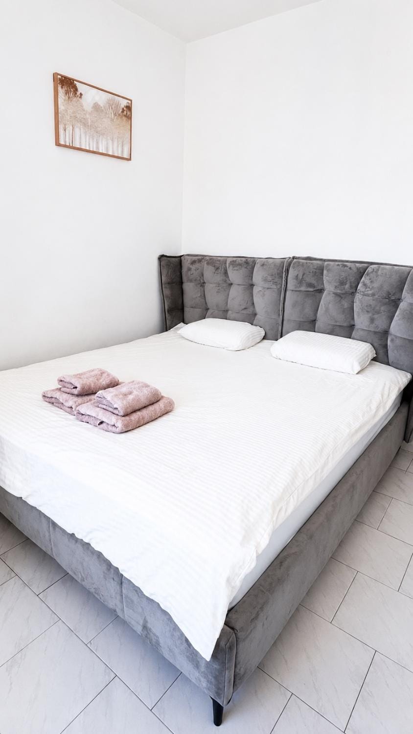 דירת נופש עם נוף פנורמי לכנרת, ליד הטייל Apartment in Tiberias