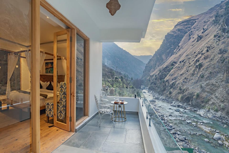 Natural landscape, View (from property/room), Balcony/Terrace, Bedroom, Mountain view, River view