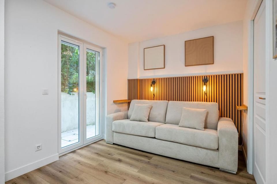 LE JARDIN DEDEN Hyper Centre Bord de Mer Wifi House in Menton