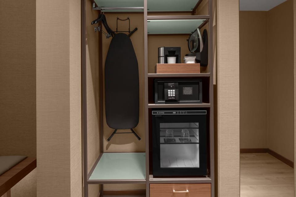 Coffee/tea facilities, flat iron, safe