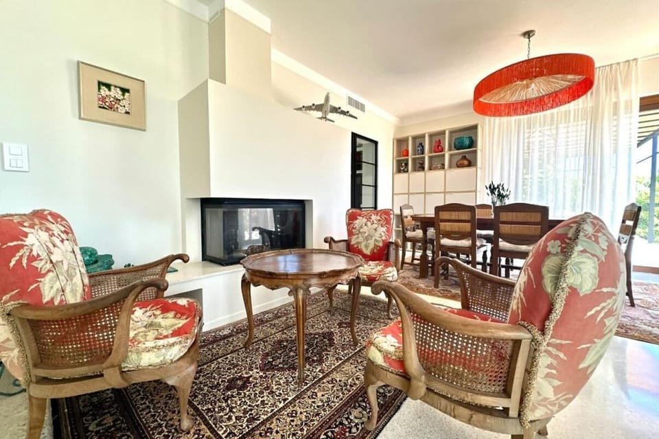 Family house with pool and sea view House in Mandelieu-La Napoule