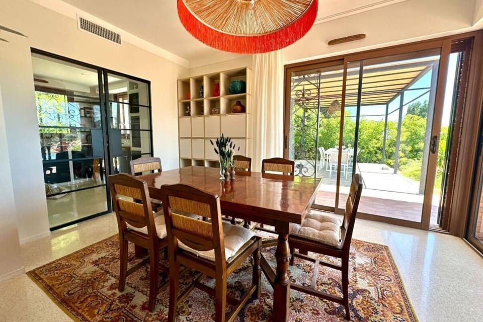 Family house with pool and sea view House in Mandelieu-La Napoule