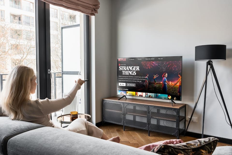 People, TV and multimedia, Living room, Seating area, Evening entertainment
