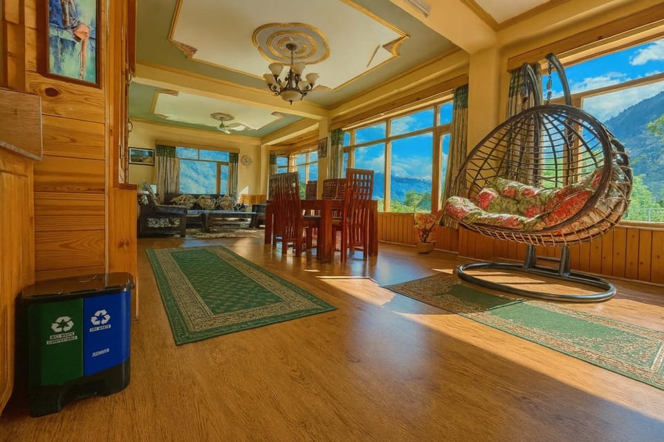 Shree Ram Cottage, Manali - 1,2,3 Bedroom Luxury Cottage Available Hotel in Manali