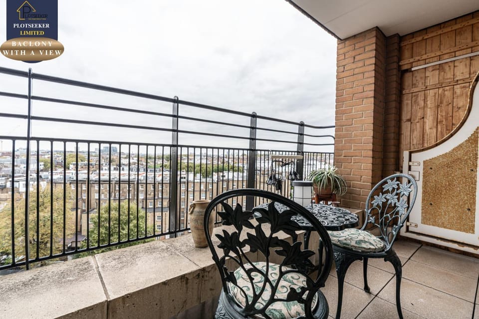Luxury 2BR in South Kensington Balcony Lift House in City of Westminster