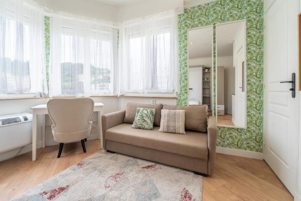 Chateauneuf Apartment in Nice