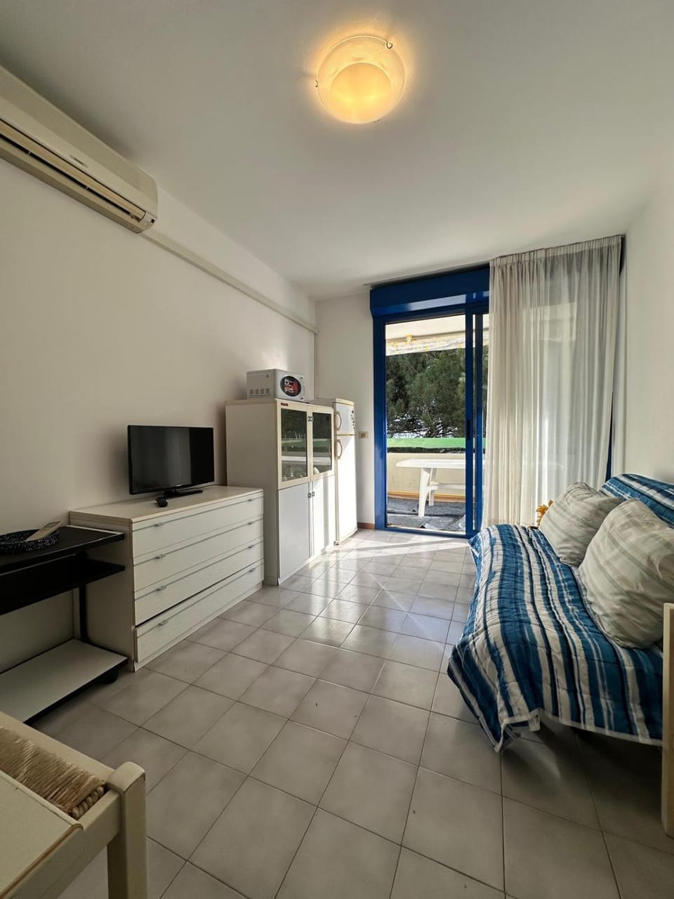 TV and multimedia, Living room, air conditioner