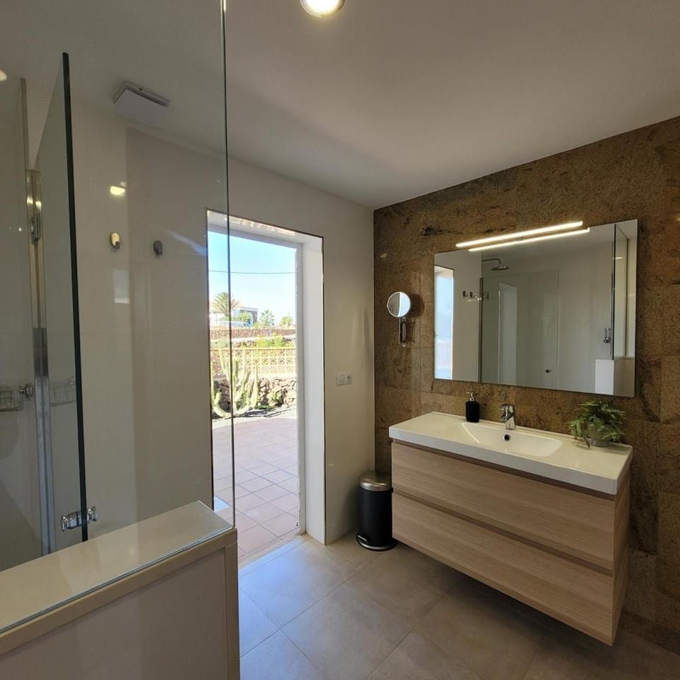 Villa Volcanes, Big House, Gardens Heated Pool House in Maxorata