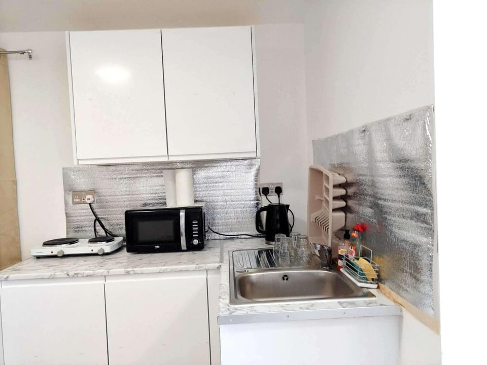 Cozy Studio in Hornchurch with Extra Bed Apartment in Romford