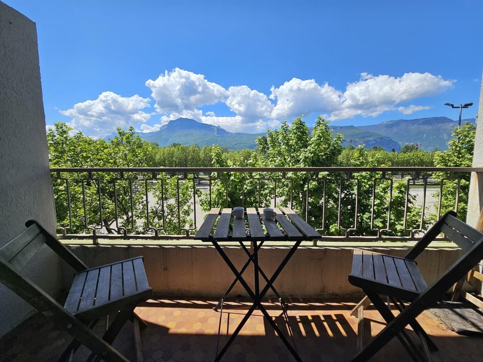 Esplanade - Appartement vue Vercors, confort, parking Apartment in Grenoble