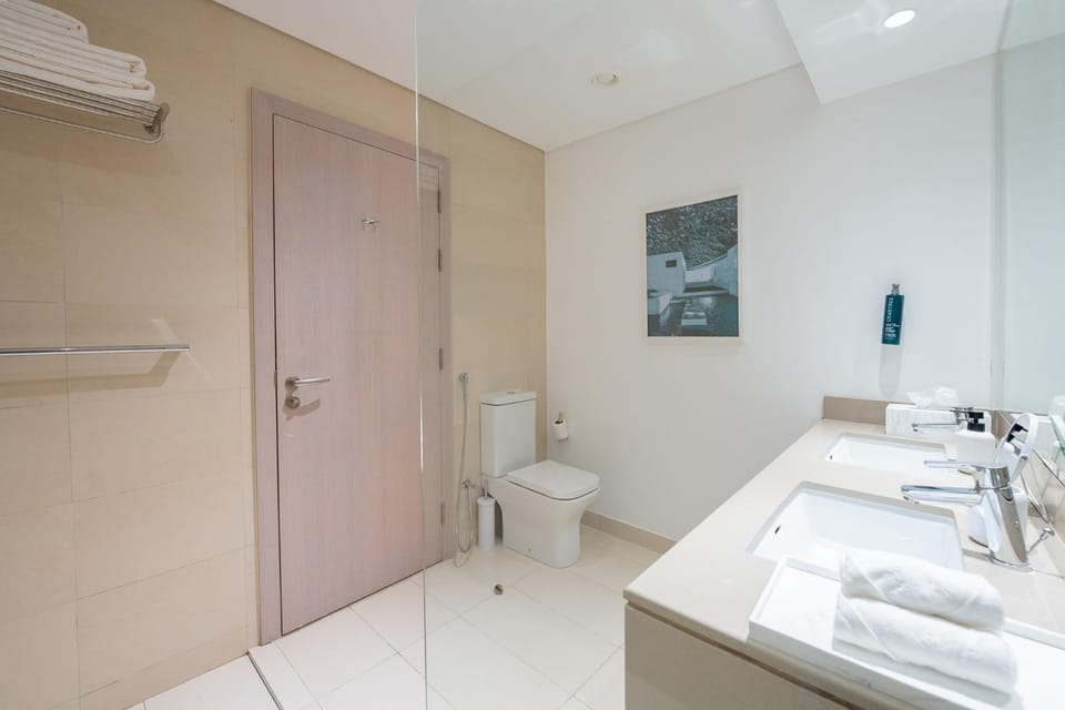 Shower, Toilet, Bathroom, towels