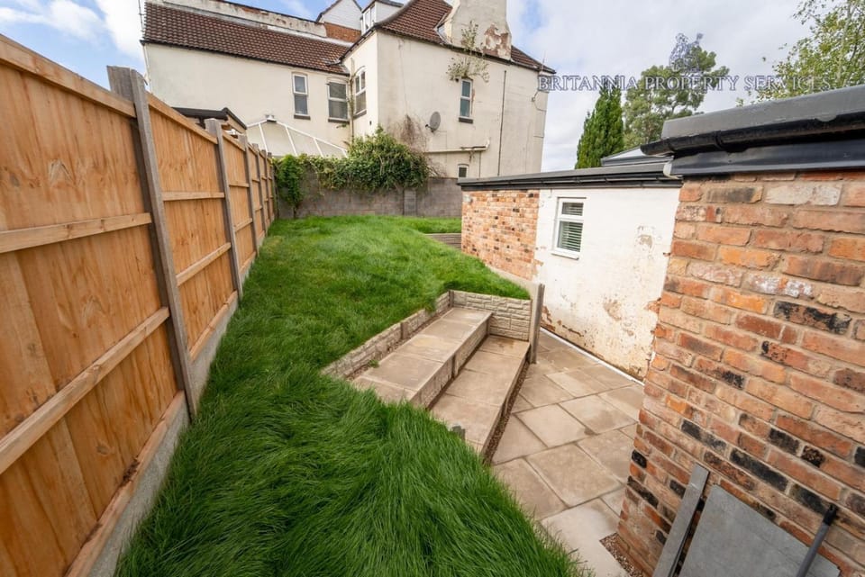 Property building, Spring, Day, Garden, Garden view