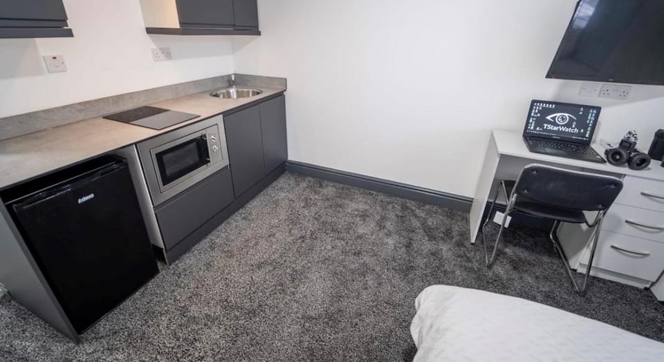 TV and multimedia, Kitchen or kitchenette, Dining area, oven, stove