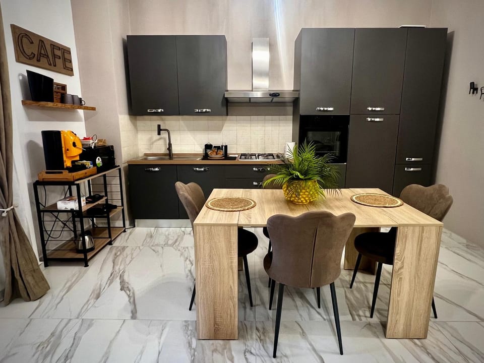 Exclusive and reserved suite, secure parking Apartment in Catania