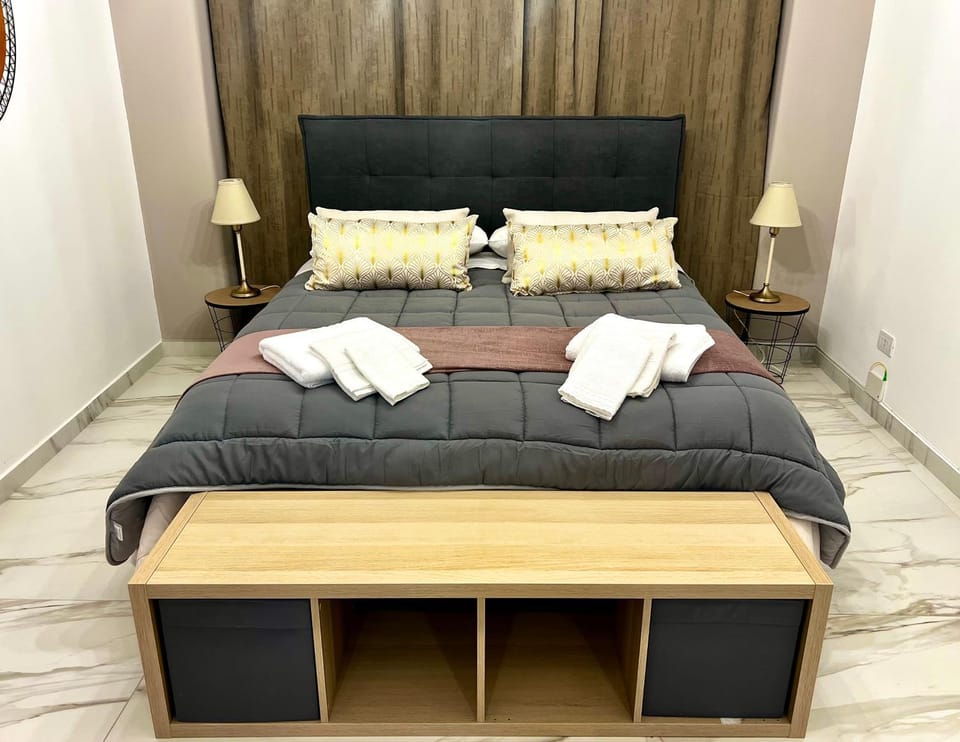 Exclusive and reserved suite, secure parking Apartment in Catania