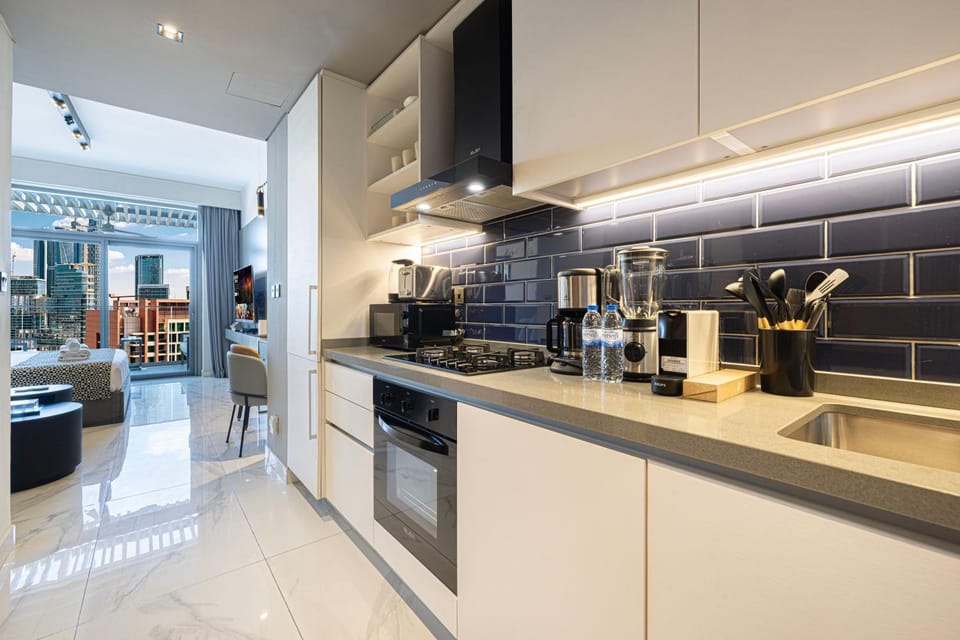 Coffee/tea facilities, Kitchen or kitchenette, oven, stove, toaster