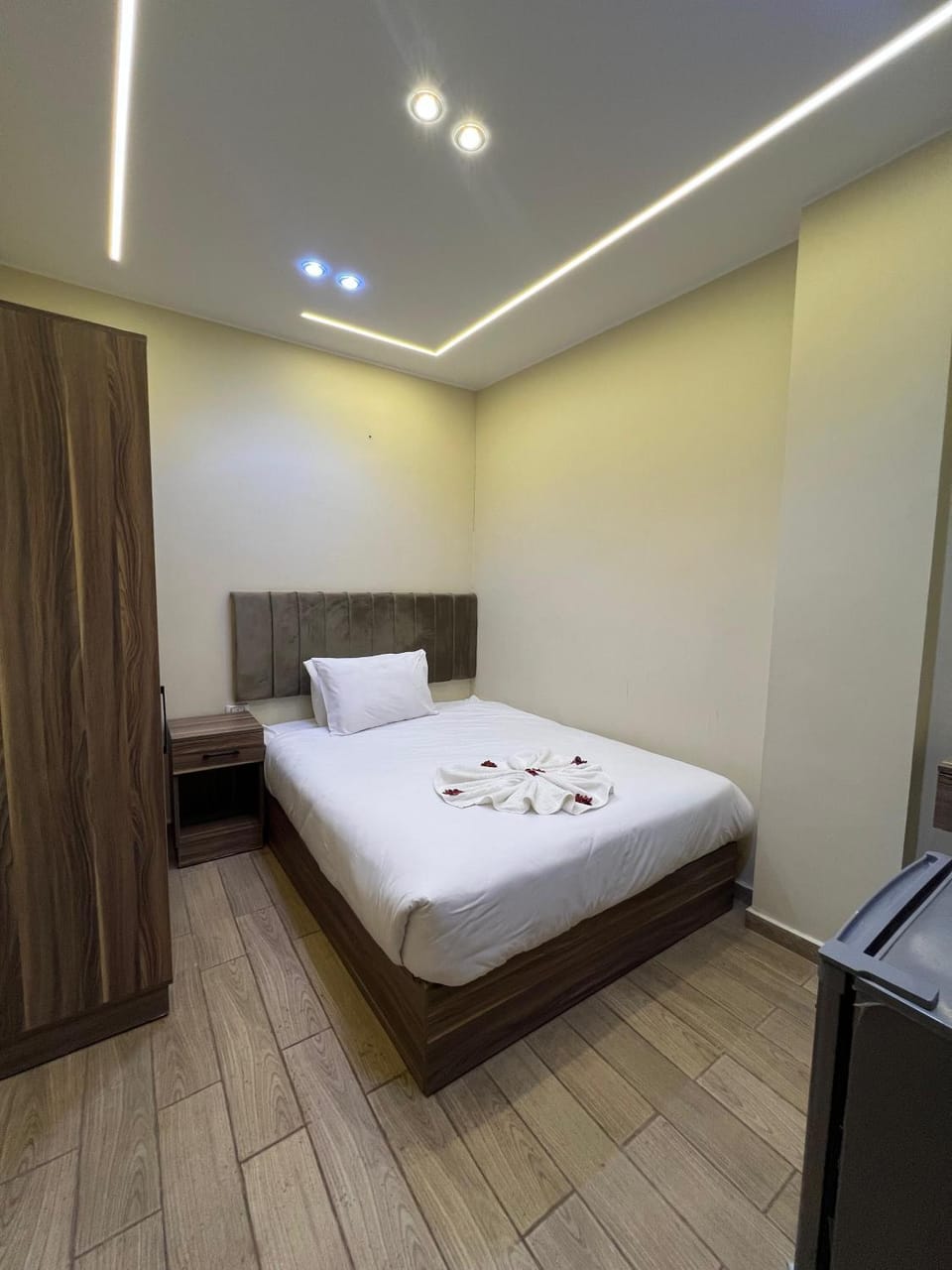 Bed, TV and multimedia, Photo of the whole room, Bedroom, wardrobe