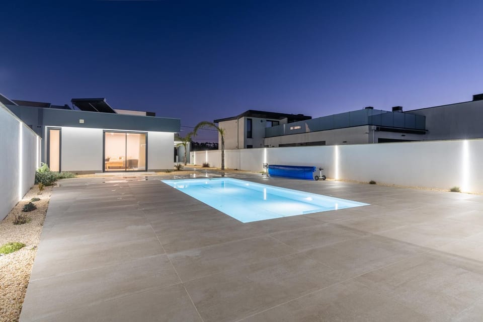 Swimming pool, Swimming pool