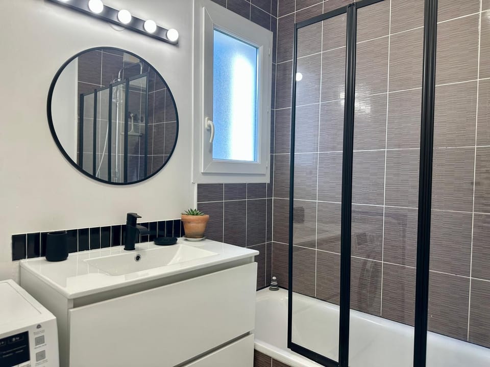 Bathroom, Bath, washing machine