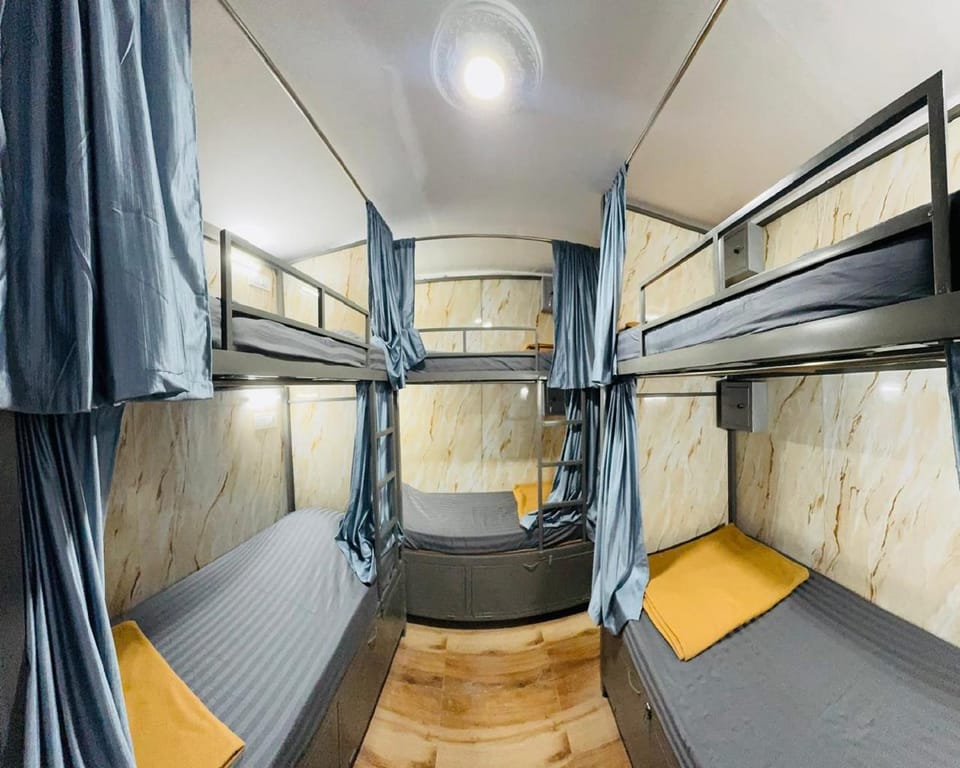 Bed, Photo of the whole room, bunk bed