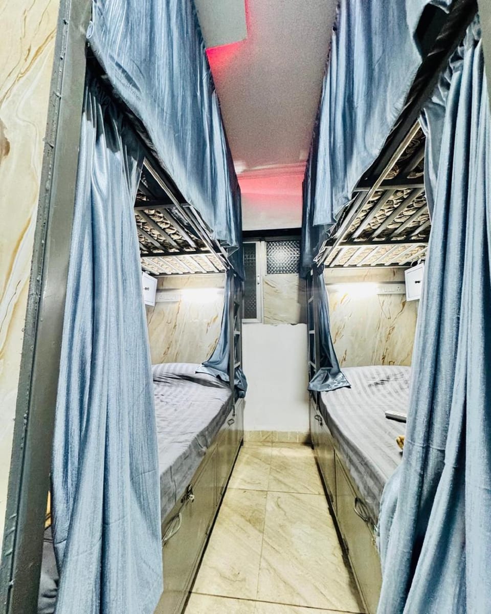 Bed, Photo of the whole room, bunk bed