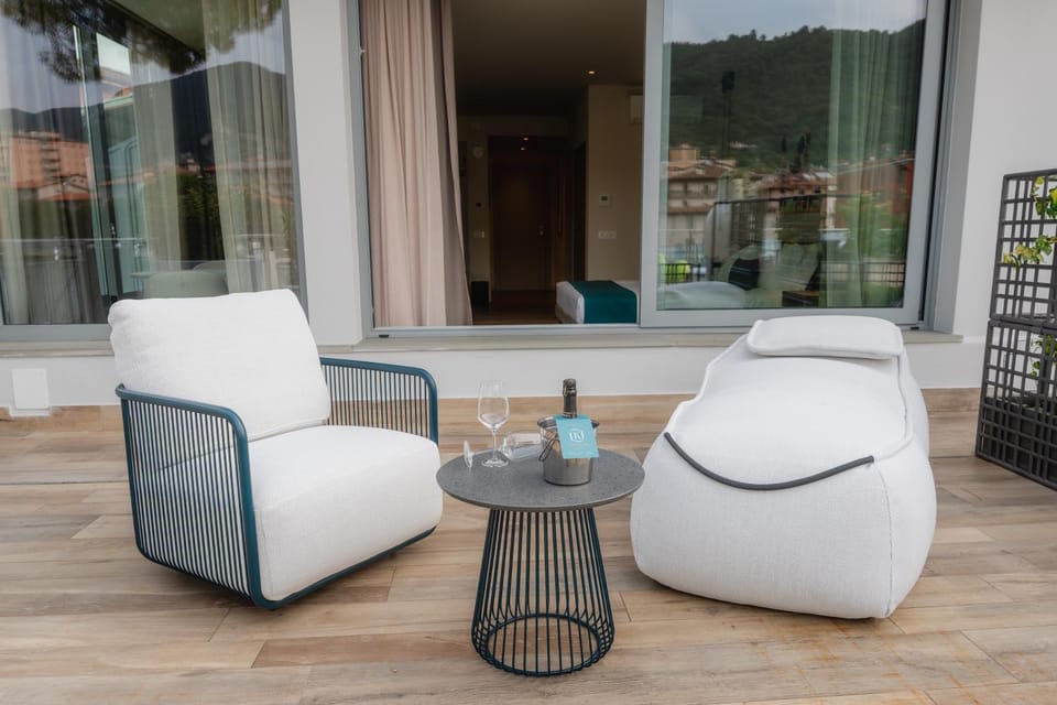 Balcony/Terrace, sunbed