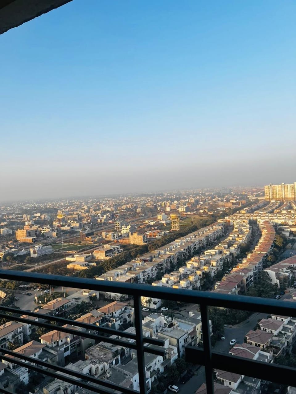 Urban Luxe Flat I Peaceful and Prime Location Bed and Breakfast in Haryana