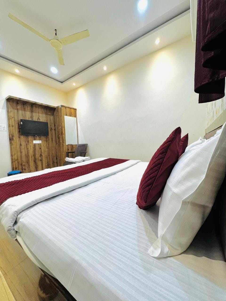 Hotel JMK I Luxury Stay I Near Kashi Vishwanath Hotel in Varanasi